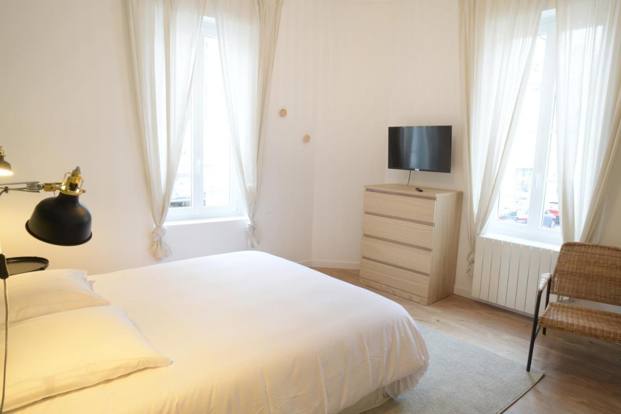T3 De Charme Situe En Hyper Centre Avec Wifi, Linge, Draps, Savons Et Serviettes Fournis Cognac Ruang foto