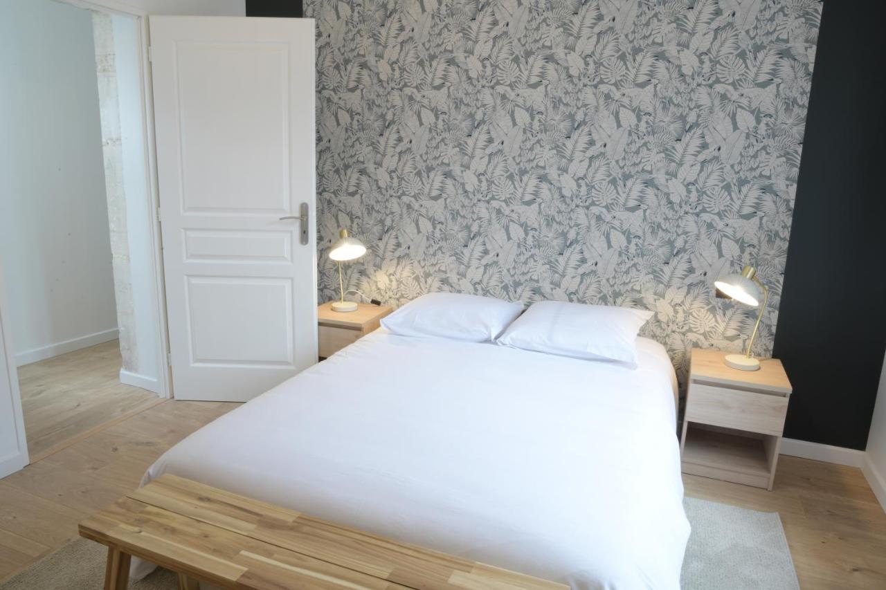 T3 De Charme Situe En Hyper Centre Avec Wifi, Linge, Draps, Savons Et Serviettes Fournis Cognac Ruang foto
